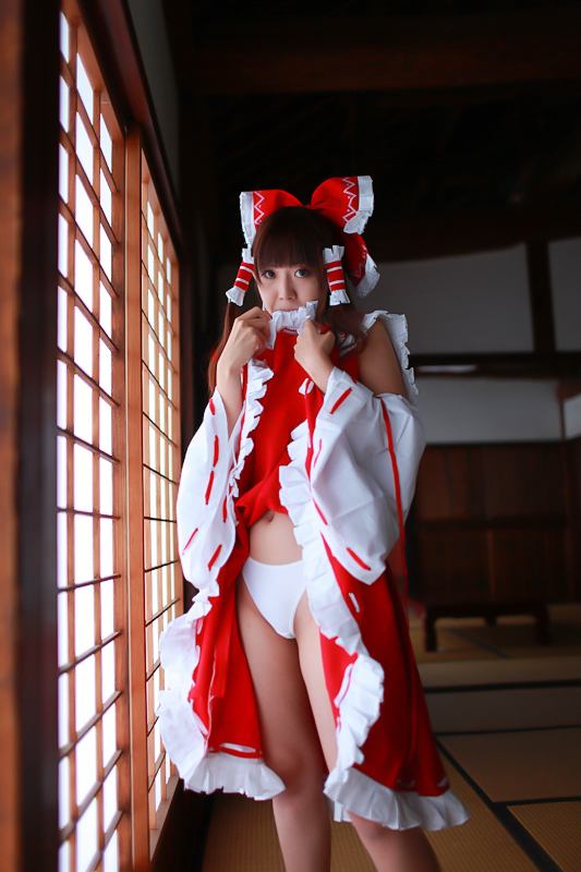 [Cosplay] Reimu Hakurei with dildo and toys - Touhou Project Cosplay